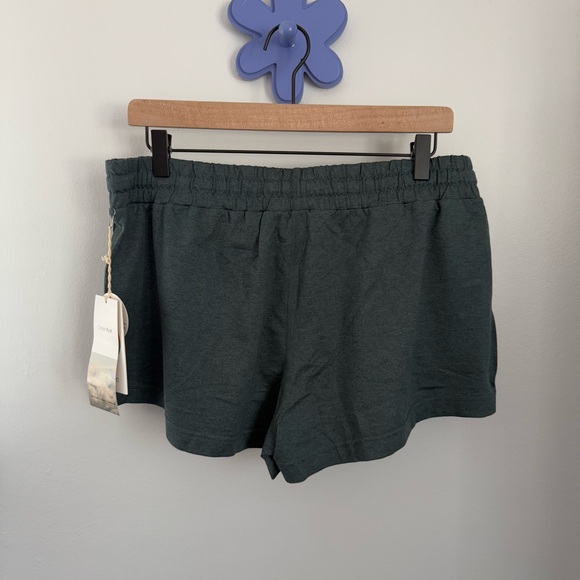 Vuori Large NEW Halo Performance Shorts Stone Heather - Picture 2 of 7